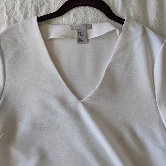 Gorgeous white blouse w/ balloon sleeves - Picture 2 of 5